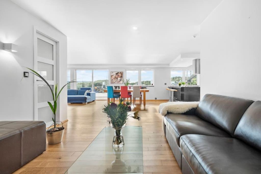 Penthouse Leilighet 200 Kvm Vakker Sjoutsikt. Appartamento Bergen Esterno foto